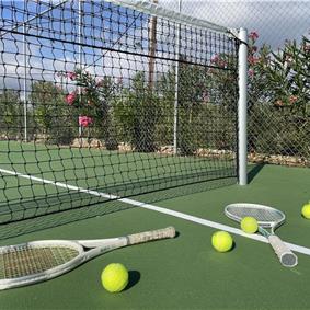 5 bedroom luxury villa with infinity pool, sea views and tennis court near Chania, sleeps 10